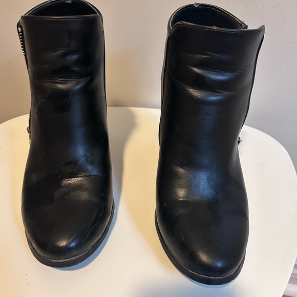 Black Stylish Boots - Picture 3 of 3